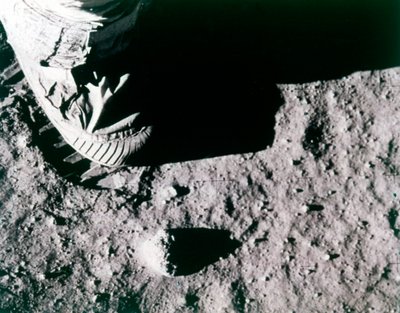 Buzz Aldrins fodaftryk på månen, Apollo 11-mission, juli 1969. af Buzz Aldrin