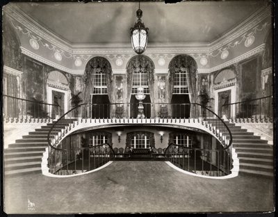 Dobbelt trappe på Ritz-Carlton Hotel, 1913 (sølv gelatinetryk) af Byron Company
