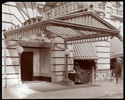 Indgangen til Hotel Broztell, 3 East 27th Street, New York, 1906 (sølv gelatinetryk) af Byron Company
