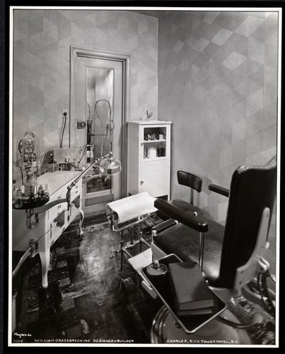 Indvendig visning af fodterapeutværelset på Charles of the Ritz skønhedssalon i Ritz Tower Hotel, Park Avenue og 57th St, New York, 1932 (sølv gelatinetryk) af Byron Company
