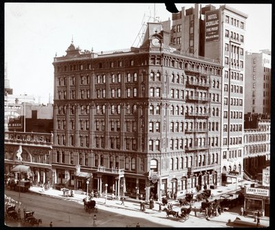 Det nordøstlige hjørne af Hotel Cadillac ved Broadway og 43rd Street, New York, 1907 (sølvgelatineprint) af Byron Company