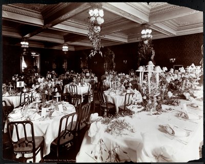 Borde dækket til Electric Clubs banket på Hotel Delmonico, 1902 (sølv gelatinetryk) af Byron Company