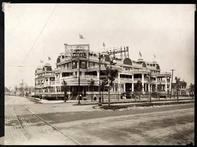 Hotel Shelburne ved Sea Breeze Avenue og Ocean Parkway, Coney Island, New York, ca. 1913 (sølv gelatinetryk) af Byron Company