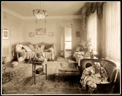 Tegnestuen i suite 1047 på Hotel Majestic, 1925 (sølvgelatineprint) af Byron Company