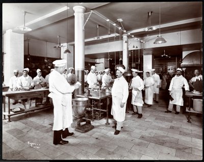 Køkkenet på Hotel Manhattan, 1902 (sølv gelatinetryk) af Byron Company