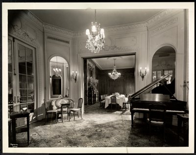 Musikrummet i Louis XVI Suiten på Hotel St. Regis, 1937 (sølv gelatinetryk) af Byron Company