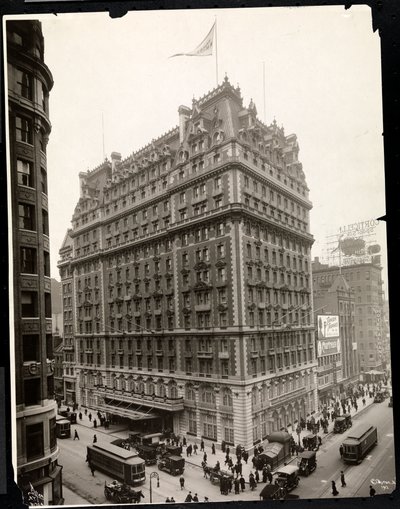 Udsigt over Hotel Knickerbocker, Broadway og 42nd Street, New York, 1912 (sølv gelatinetryk) af Byron Company