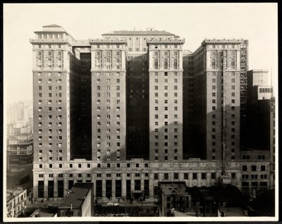 Udsigt over sydsiden af Hotel Pennsylvania, 7th Avenue og 32nd Street, New York, 1919 (sølvgelatineprint) af Byron Company