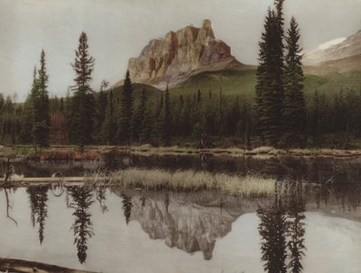 Castle Mountain (farvefoto) af Byron Hill Harmon