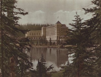 Chateau, Lake Louise (farvefoto) af Byron Hill Harmon