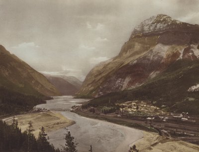 Field, British Columbia og Mount Stephen (farvefoto) af Byron Hill Harmon