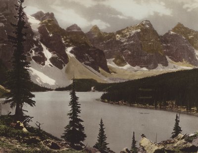 Moraine Lake og Valley of Ten Peaks (farvefoto) af Byron Hill Harmon