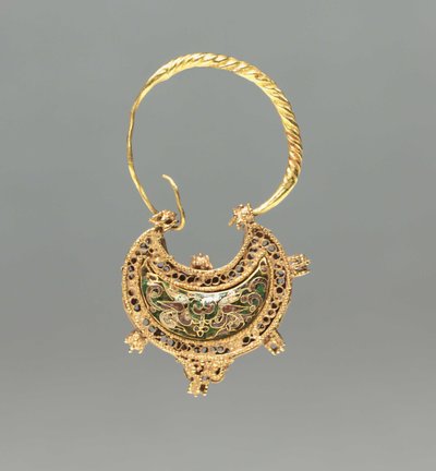 Halvmåneformet ørering af Byzantine