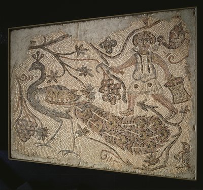 Gulvmosaikpanel: Vindruehøster med påfugl, 400s af Byzantine