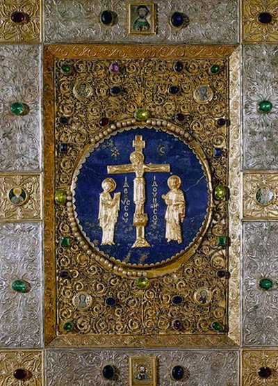 Ikon, der forestiller Kristus på korset mellem Jomfruen og Johannes Døberen med medaljoner af de fire evangelister af Byzantine Byzantine