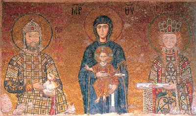 Jomfruen med barn mellem kejser Johannes II Comnenus og hans kone, Irene, c1118. af Byzantine Master.