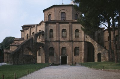 Udvendigt billede af basilikaen.547 AD af Byzantine School