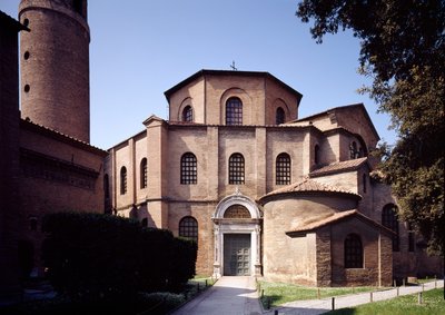 Kirkens facade, ca. 547 e.Kr af Byzantine School