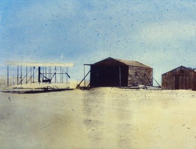 Flyeren fra 1903 og lejrbygningerne, Kill Devil Hill, North Carolina af J.B. and Brown J. Rowbotham