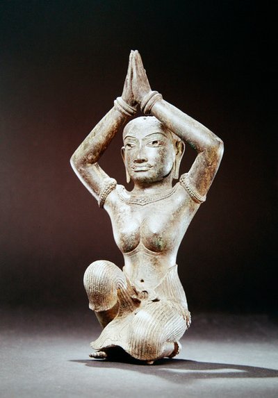 Knælende kvinde, anden halvdel af det 11. århundrede (bronze med sølvindlæg og spor af guld) af Cambodian