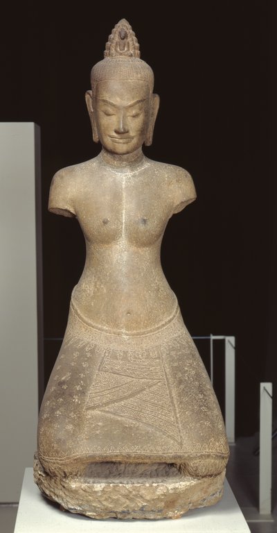Statue af Jayarajadevi i skikkelse af den buddhistiske guddom Tara eller Prajnaparamita (sandsten) af Cambodian School