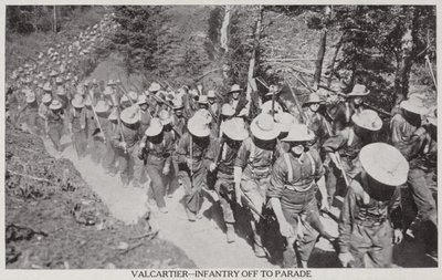 Val Cartier-Infanteriet på vej til parade 1915 (s/h-foto) af Canadian Photographer