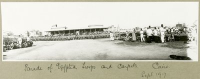Parade af egyptiske tropper og tæpper, Cairo, september 1917 af Capt. Arthur Rhodes