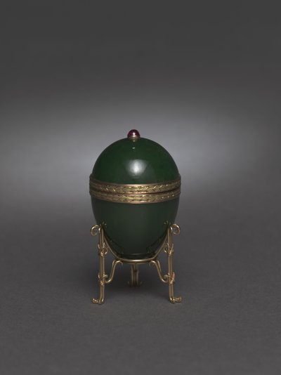 Jadeæg med stativ, efter 1900 af Carl Fabergé