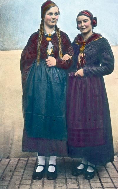 Østrig, Portræt af to unge kvinder fra Kärnten. Billeddato: ca. 1920. Carl Simon-arkivet af Carl Simon