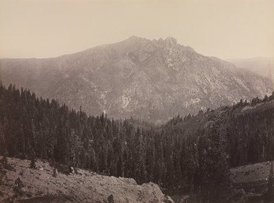 Davoncastle Butte, Sierra Nevada, ca. 1866-1870. af Carleton E. Watkins