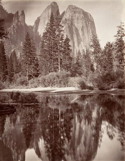 Spejlvisning af Cathedral Rocks, Yosemite, ca. 1872, trykt ca. 1876. af Carleton E. Watkins.