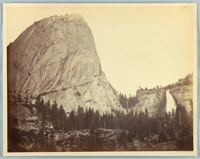Mount Broderick, Nevada Falls, 700 fod, Yosemite af Carleton E. Watkins