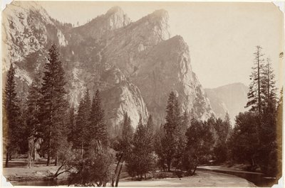 De tre brødre, 4.480 fod, Yosemite Valley af Carleton E. Watkins