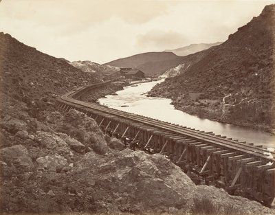 Eureka Quartz Mill and Flume, Nevada, 1875, trykt ca. 1876. af Carleton Emmons Watkins