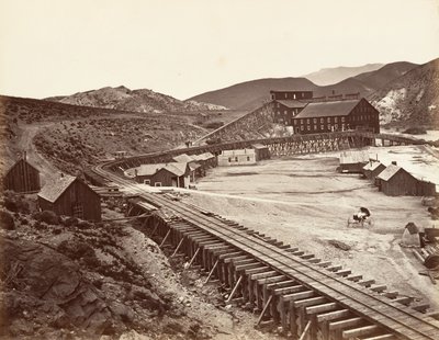 Eureka Quartz Mill and Flume, Nevada, 1875, trykt ca. 1876. af Carleton Emmons Watkins