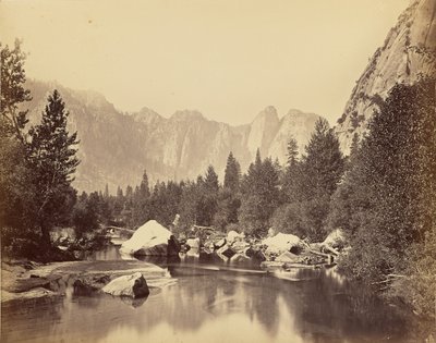 [Udsigt over Merced-floden - Cathedral Rocks i det fjerne]. af Carleton Watkins