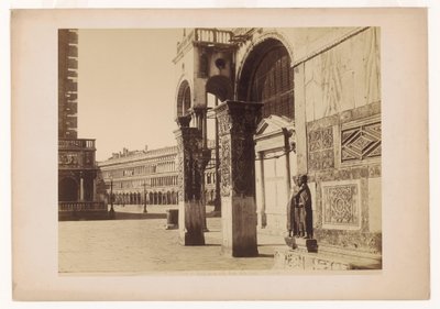 Piazza San Marco set fra Porta della Carta. Venedig. af Carlo Naya