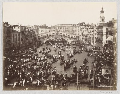 Gondolregatta på Canal Grande i Venedig ved Rialtobroen af Carlo Naya