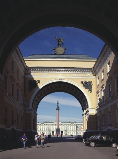 Triumfbuen i Generalstabsbygningen i Sankt Petersborg, 1819-1829 af Carlo Rossi