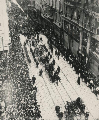 Begravelser af ærkehertugerne Franz Ferdinand af Østrig og hans kone blev dræbt i Sarajevo den 28. juli af Carlo Wulz