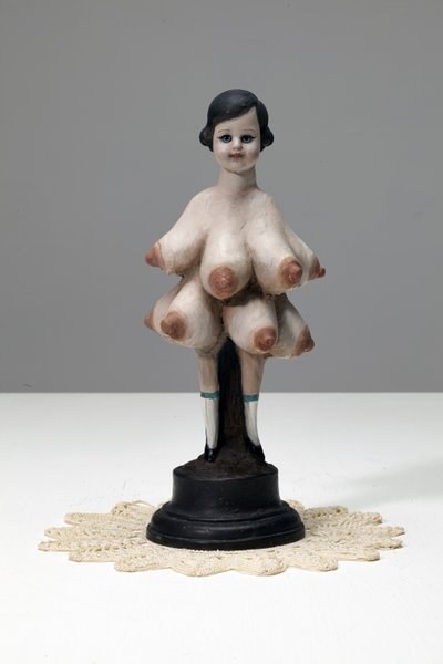 El Shaddai, 2013 (oliemaling på patineret bronze) af Cathie Pilkington
