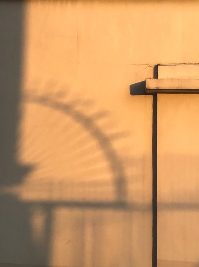 Komposition - Arkitektur - Skygger, 2019 (foto) af Cécile Jamet