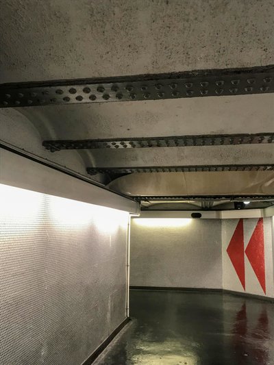 Komposition - Metro, 2019 (foto) af Cécile Jamet