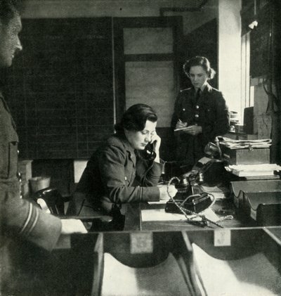 A Station Intelligence Room, c1943. af Cecil Beaton