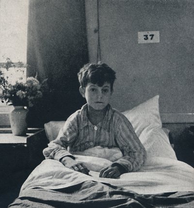 Et lille barn, der let trækker vejret, og mærker sit liv i alle lemmer, hvad skal det vide af Cecil Beaton