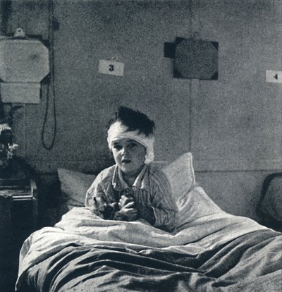 Et lille barn, der let trækker vejret, og mærker sit liv i alle lemmer, hvad skal det vide af Cecil Beaton