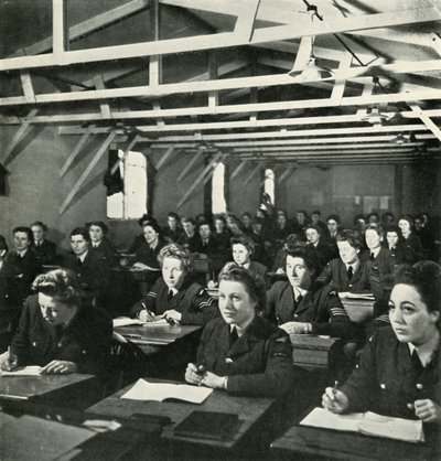 En eksamen vil følge, c1943. af Cecil Beaton