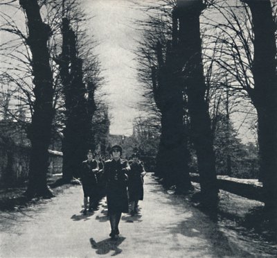 Kirkeparade, 1941 af Cecil Beaton