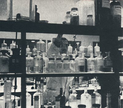 Eksperimentelt laboratorium: flyfabrik, 1941 af Cecil Beaton