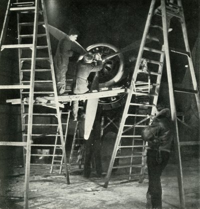 Flight Mechanics, også en W.A.A.F. Handel, c1943. af Cecil Beaton